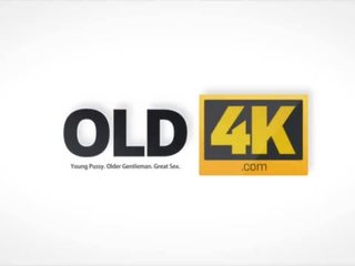 Old4k. régi wise gentleman -val egy fiatal csinos asszony