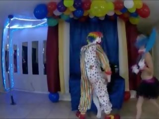 The pornozvaigzne komēdija video the pervy the klauns izstāde: xxx filma 10