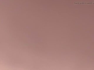 Polsestra brizg in oboje luknje polnjeni s prihajanje: hlačke umazano posnetek feat. amyhi