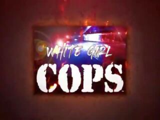 Ебать в поліція - карлик білявка біла lassie cops raid місцевий stash будинок і seize custody з великий чорна статевий член для трахання